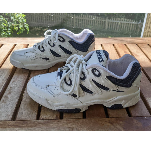 Vintage Brooks white sneakers shoes Style 71861 Women's Size 6 - Picture 2 of 9